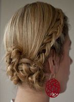 modne fryzury wieczorowe, albo na wesele,  dla kobiet uczesanie z numerem:  1